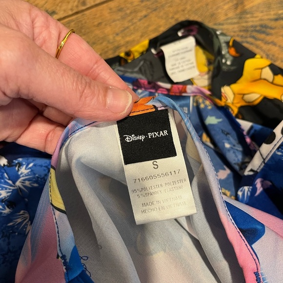 💙 Bundle de 3 hauts de scrub Disney - Taille S
Disney Scrub Top Bundle - Size S - Picture 8 of 8